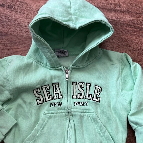 Zip up hoodie sea isle 🌊 - Picture 2 of 3